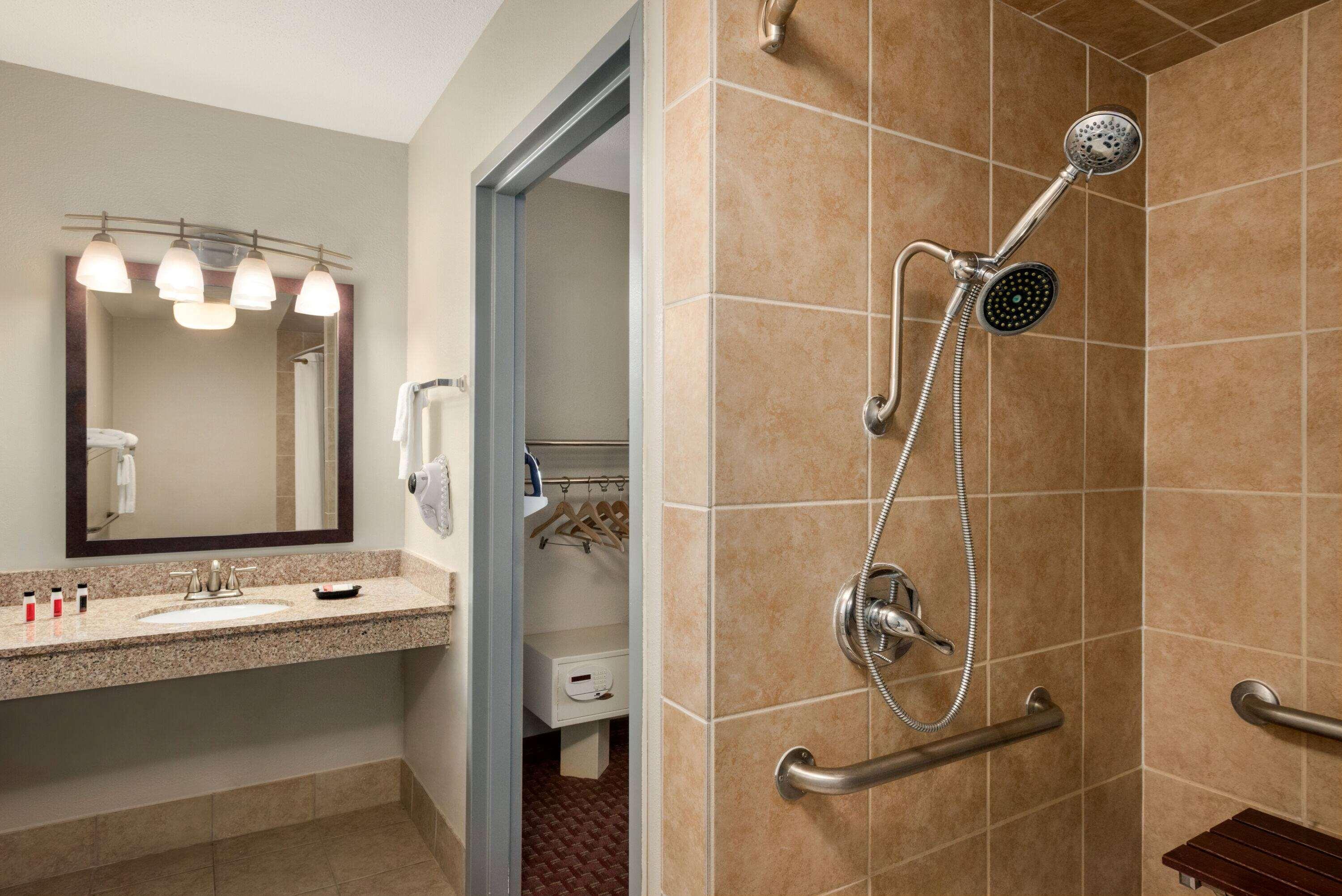 Days Inn By Wyndham Whitmore Lake Esterno foto