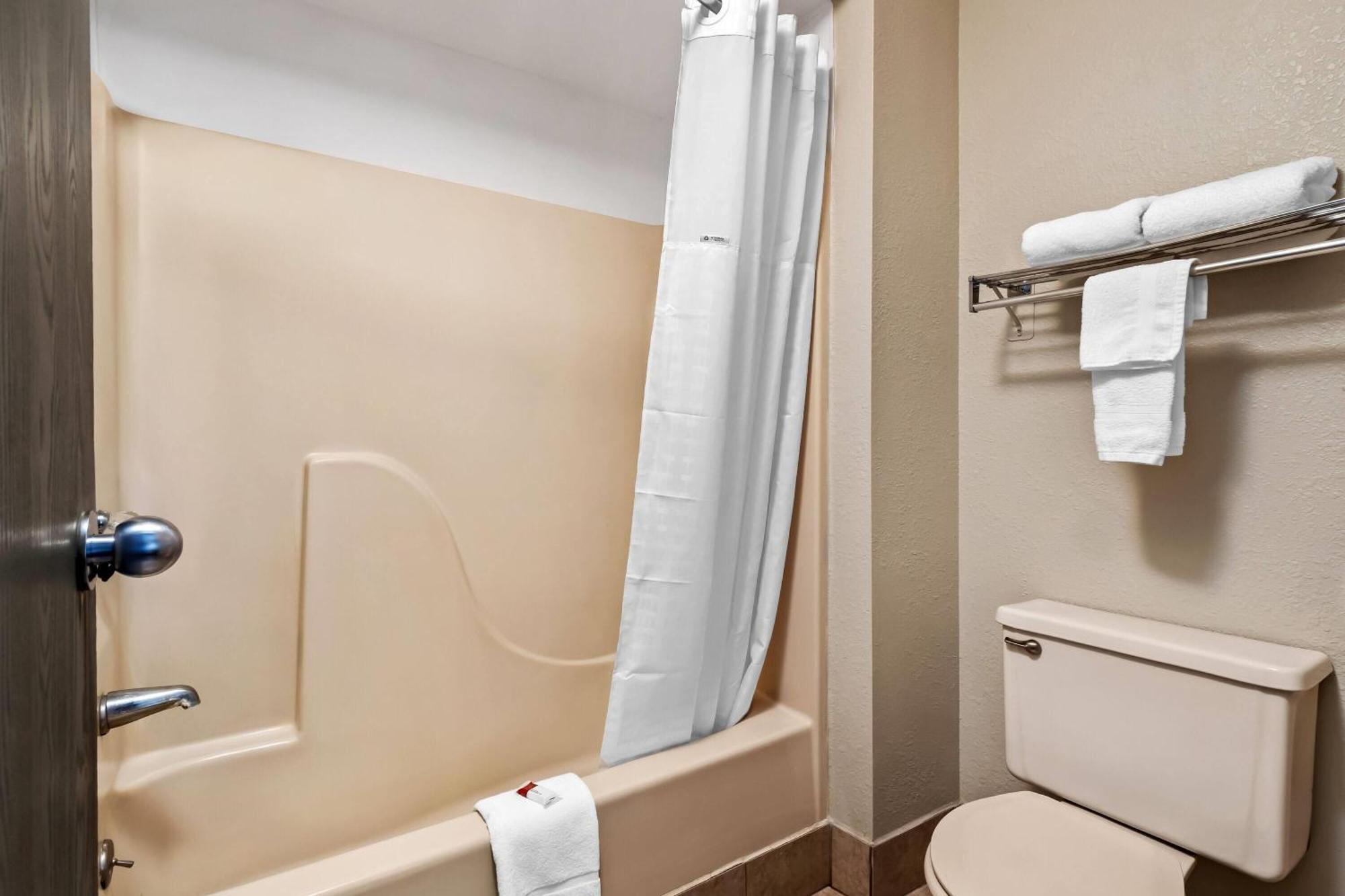 Days Inn By Wyndham Whitmore Lake Ann Arbor Brighton Esterno foto