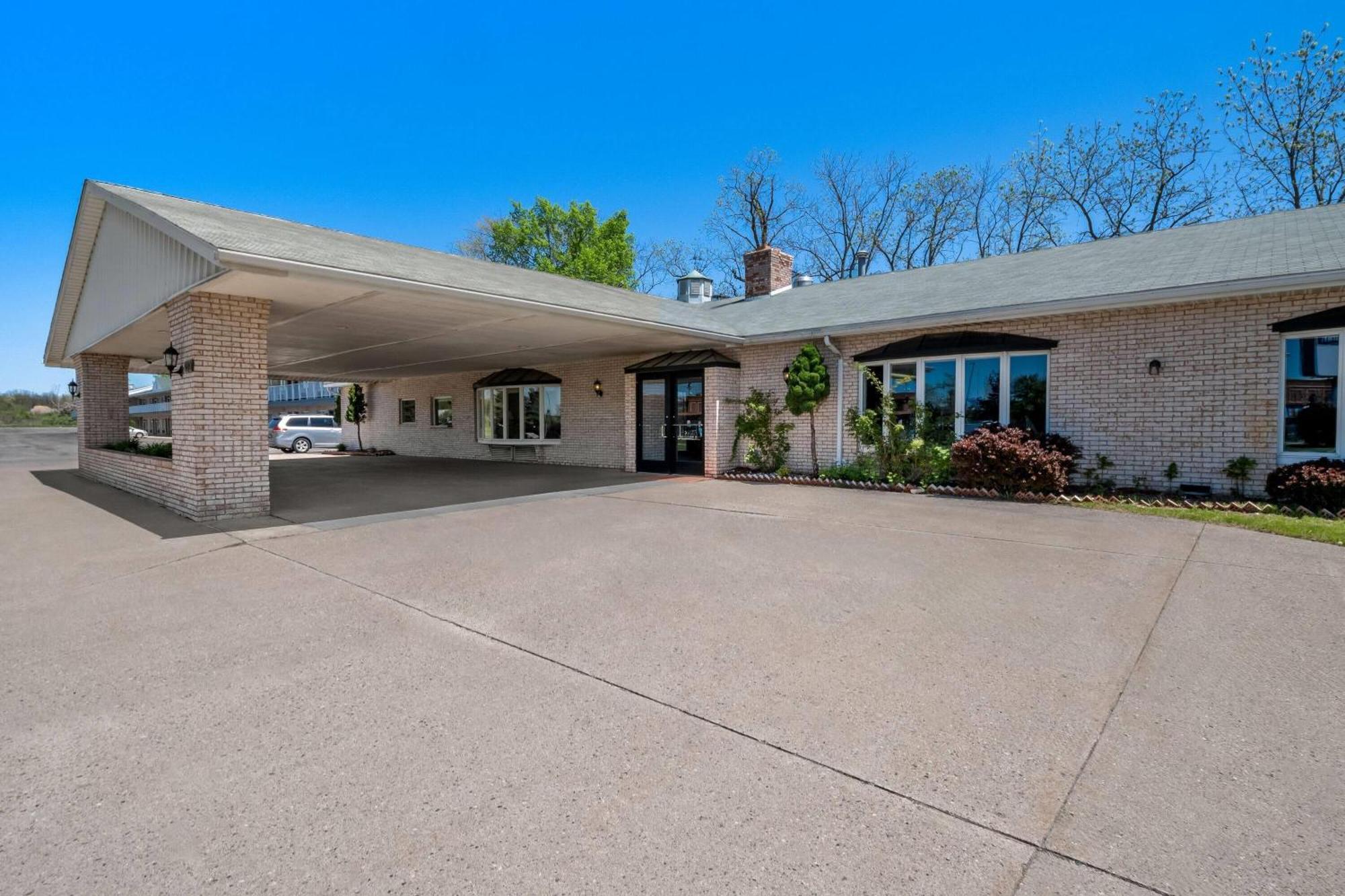 Days Inn By Wyndham Whitmore Lake Ann Arbor Brighton Esterno foto